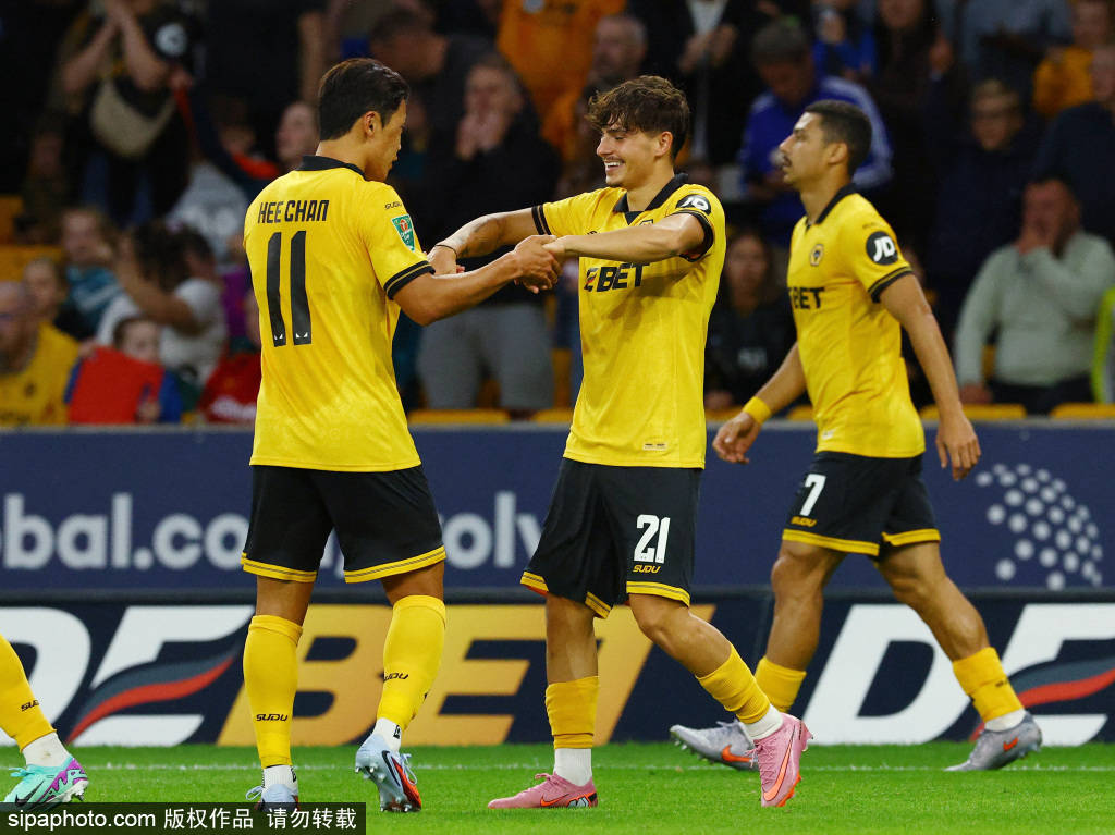 拒绝纽卡斯尔巨额报价！狼队新核拉尔森将续约冲击英超巅峰